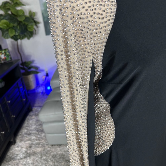 Rhinstone body fitting dress - Picture 2 of 9